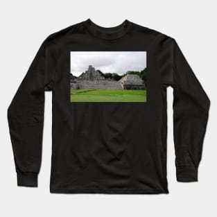 Site archéologique d'Edzna, Campeche, Mexique Long Sleeve T-Shirt